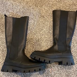 Woman’s combat platform boots